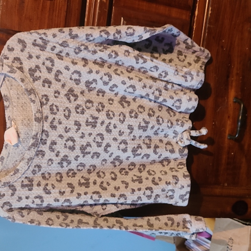 !.Girls size 6 top